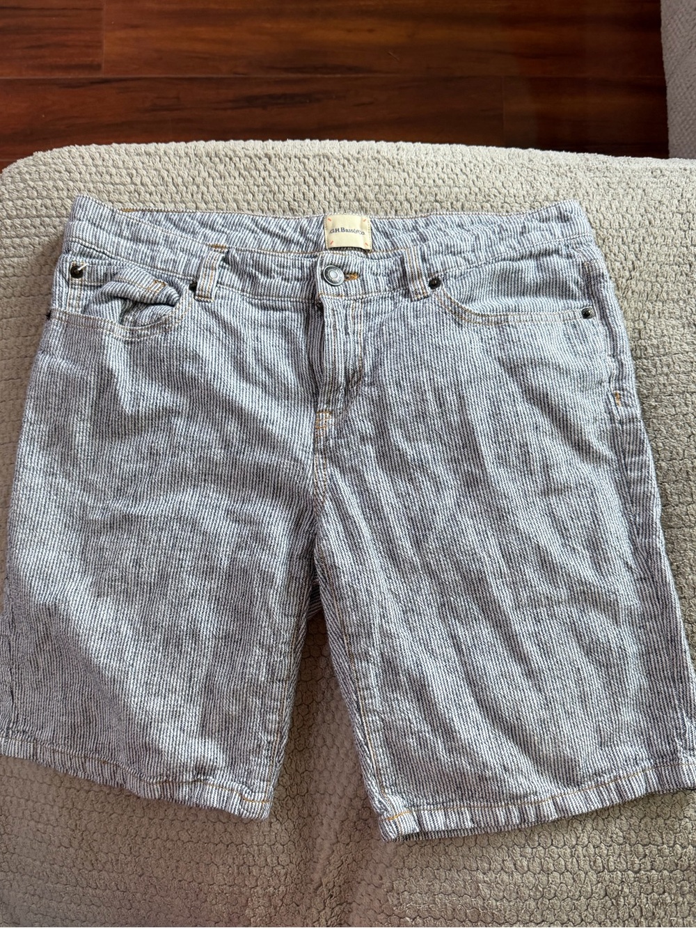 G.H. Bass & Co women’s shorts - size 6